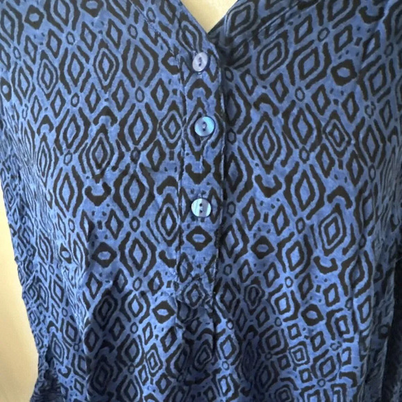 Grand And Greene Top Womens Plus Sz 1X Geometric Boho V Neck Blue Lightweight - Picture 4 of 13